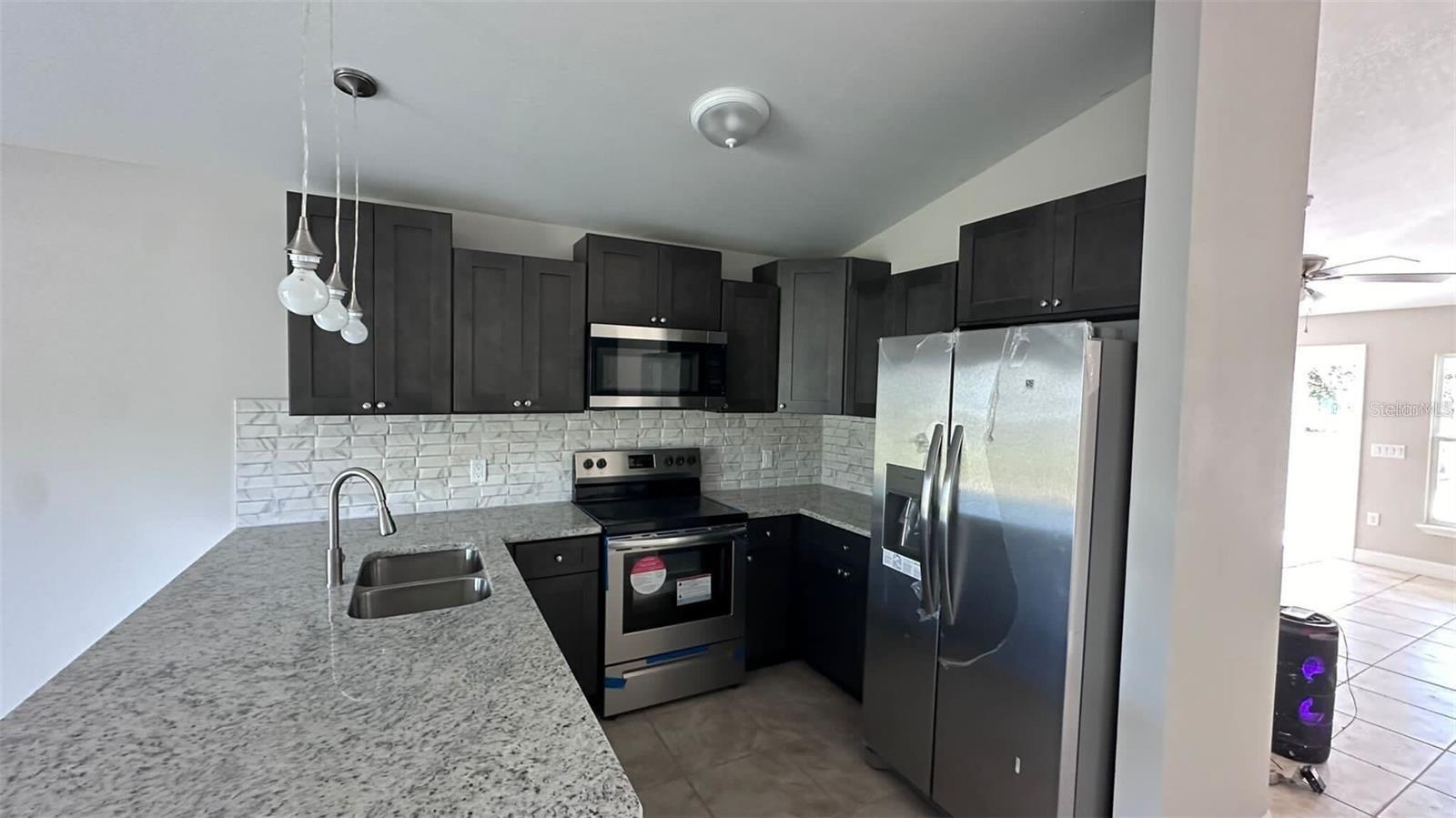 Image 4 of 9 For 164 Julie Lane B