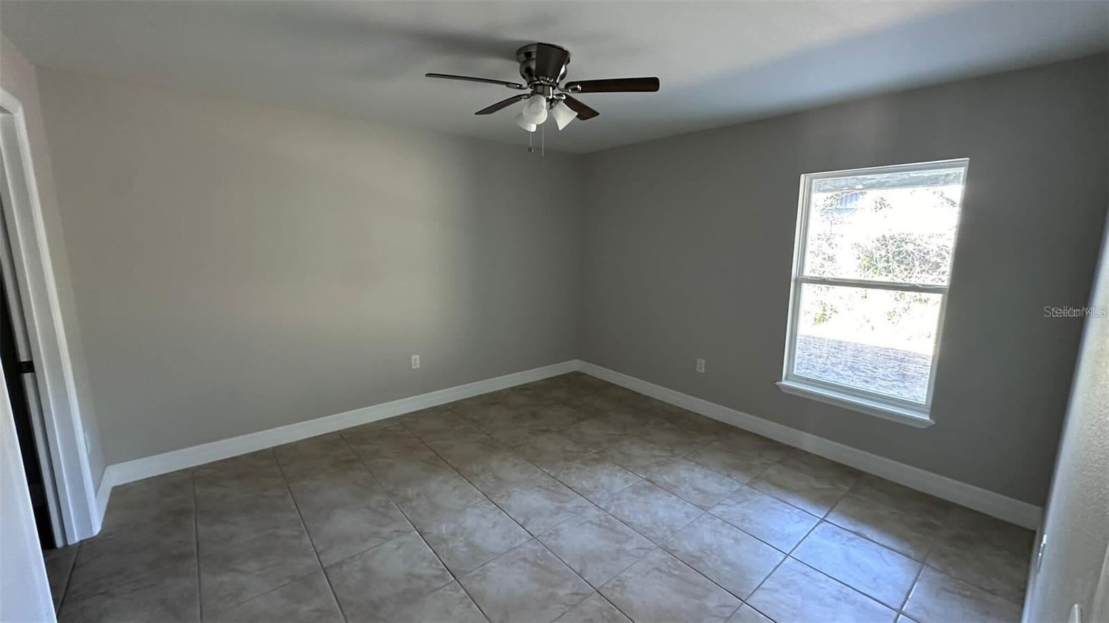 Image 7 of 9 For 164 Julie Lane B