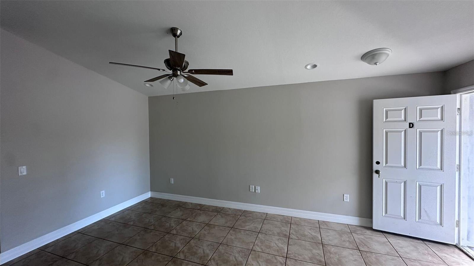 Image 8 of 9 For 164 Julie Lane B