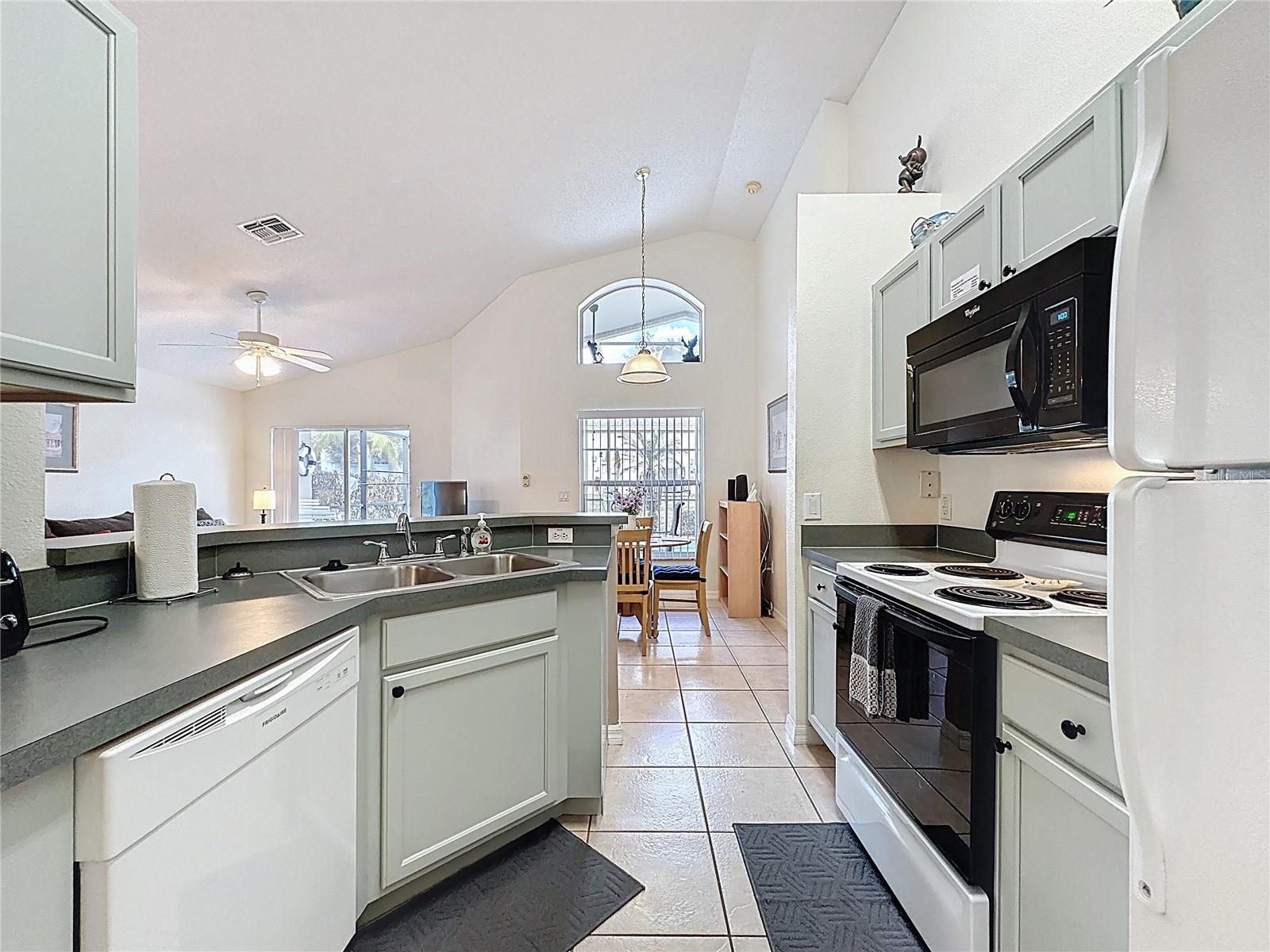 Image 14 of 79 For 1413 Park Place