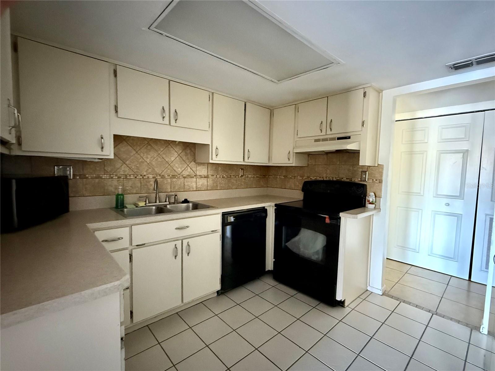 Image 14 of 29 For 200 Maitland Avenue 178