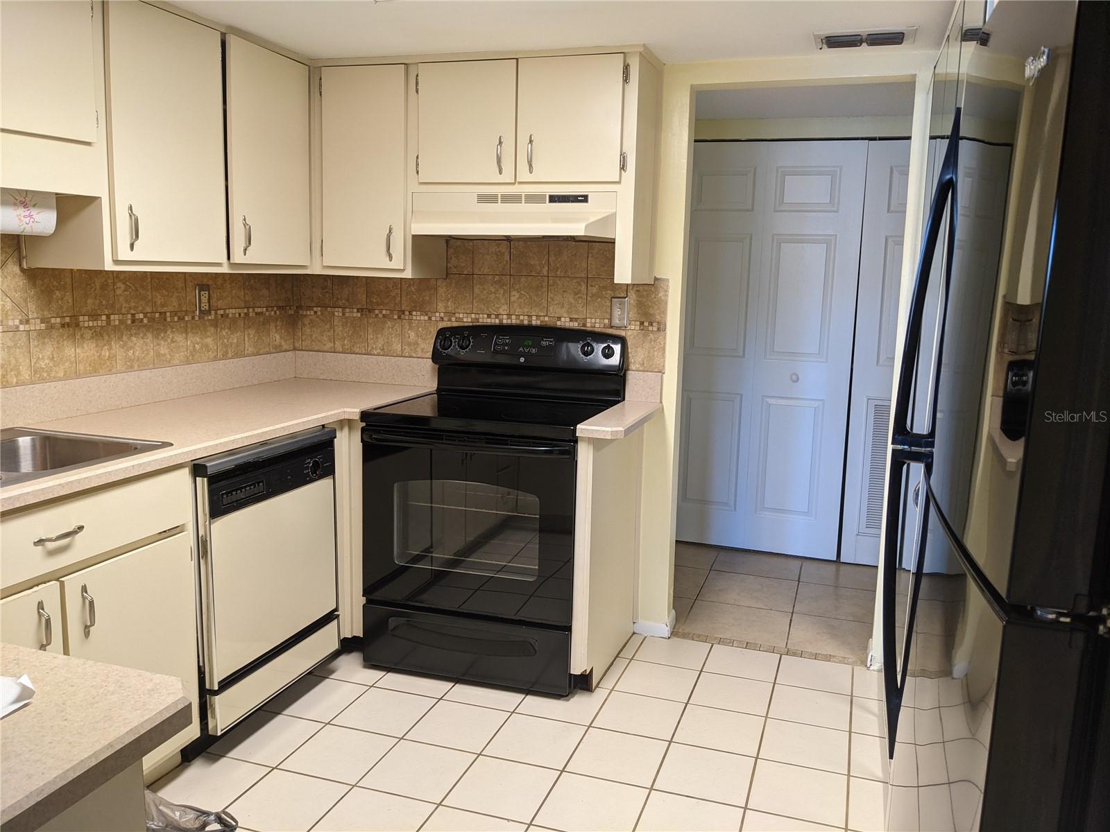 Image 16 of 29 For 200 Maitland Avenue 178