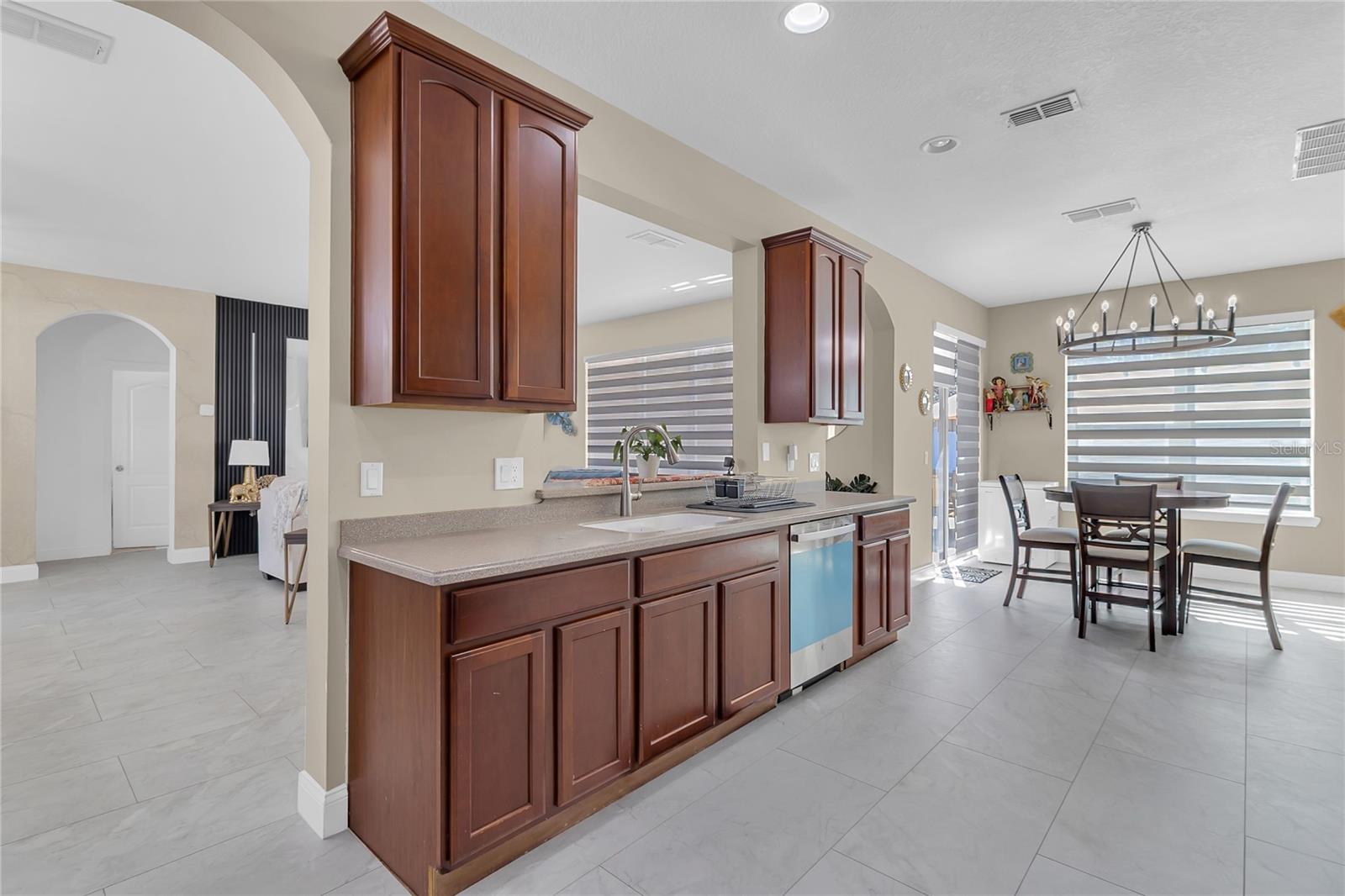 Image 7 of 40 For 2144 Continental Street