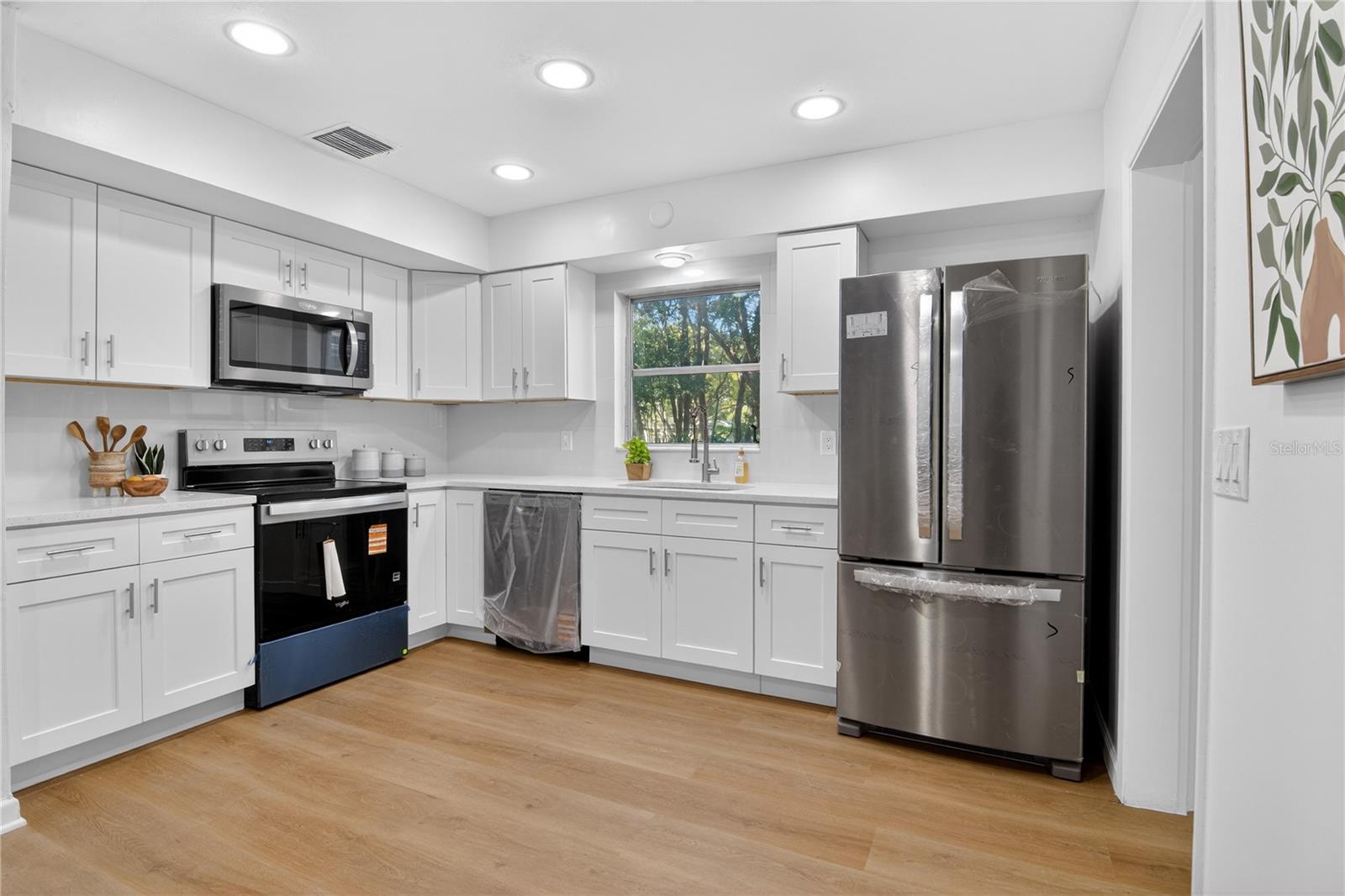 Image 20 of 48 For 613 Marshall Street