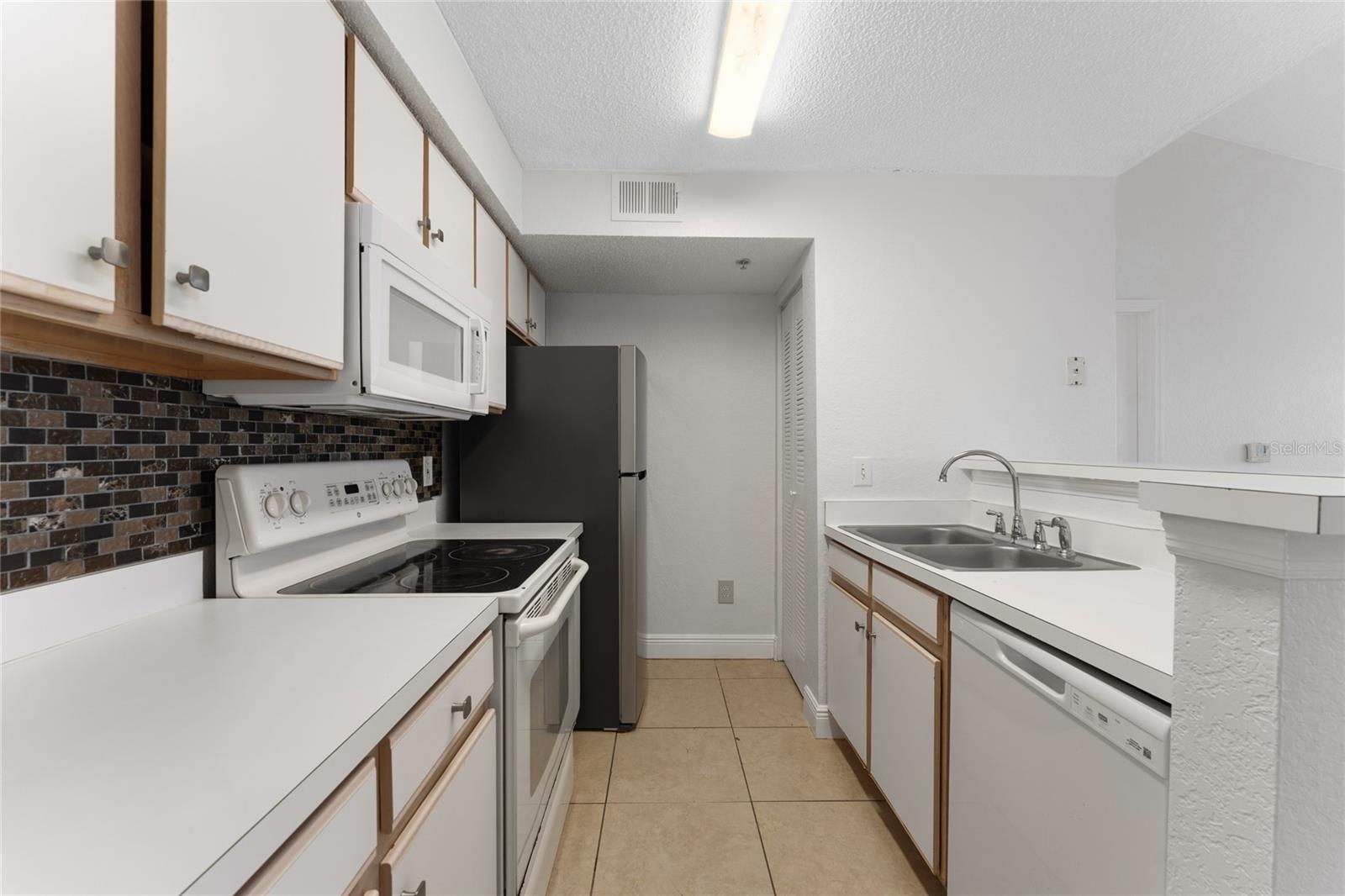 Image 11 of 35 For 2203 Key West Court 436