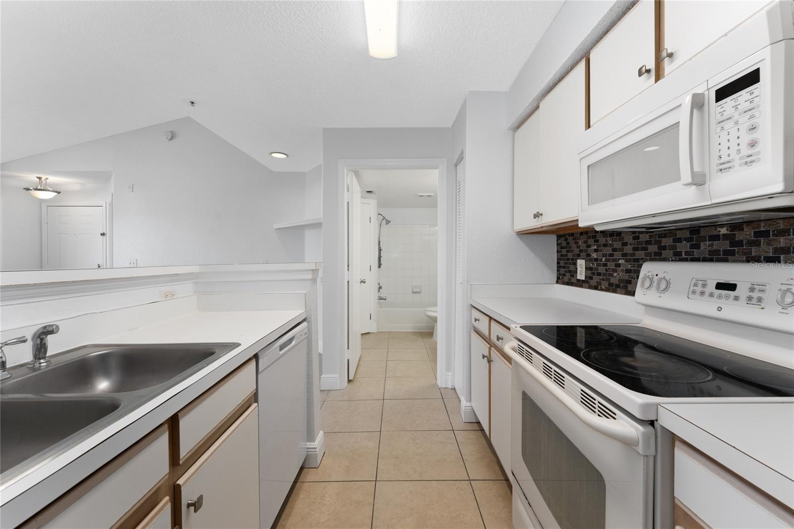 Image 13 of 35 For 2203 Key West Court 436