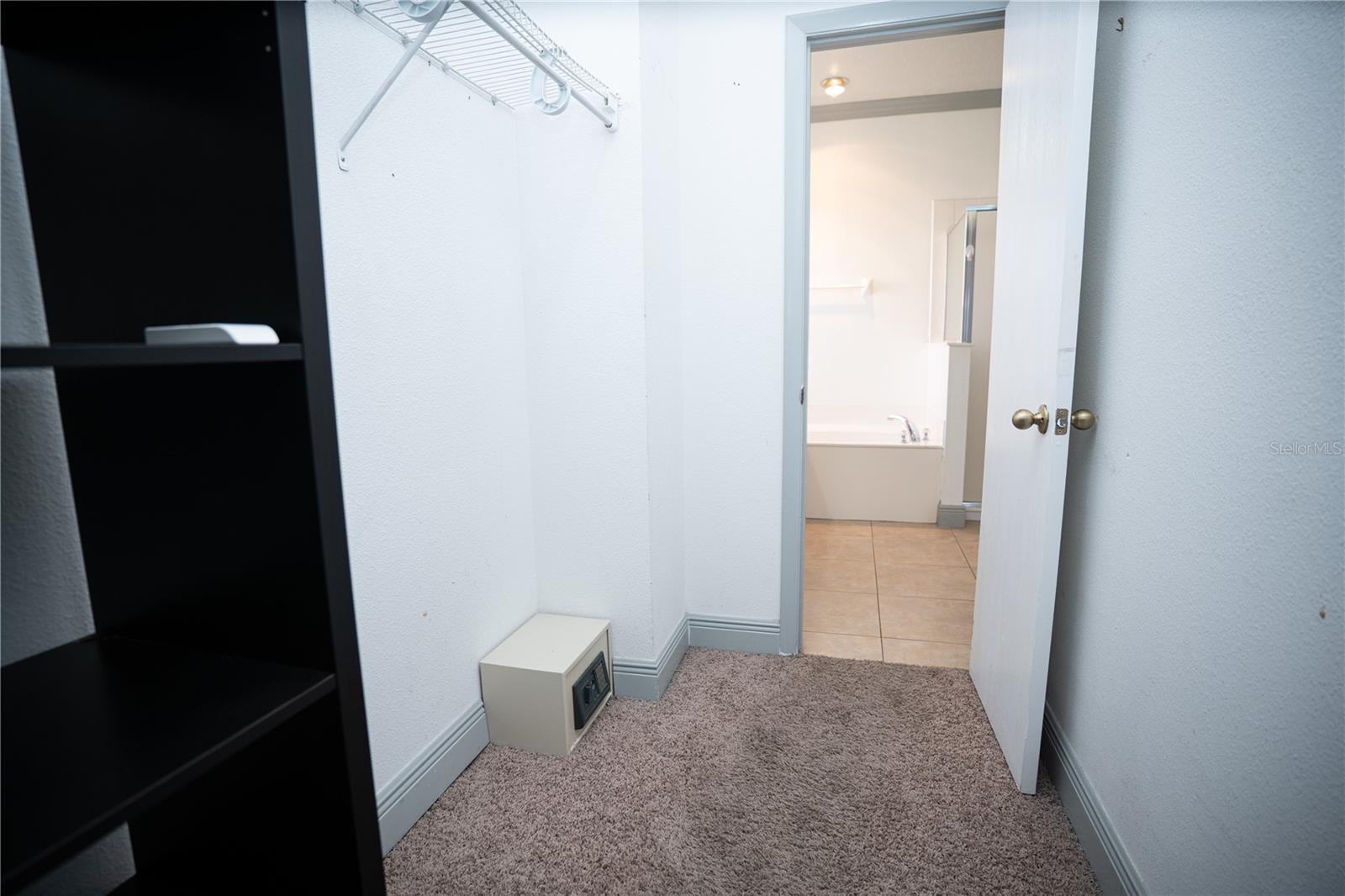 Image 18 of 30 For 546 Bloomingdale Drive