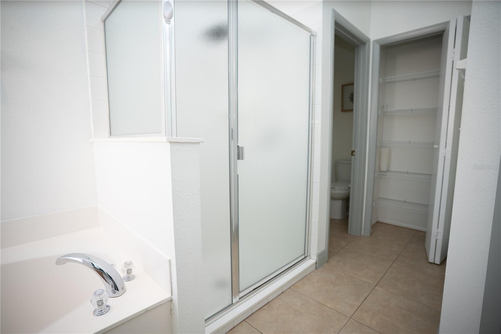 Image 19 of 30 For 546 Bloomingdale Drive