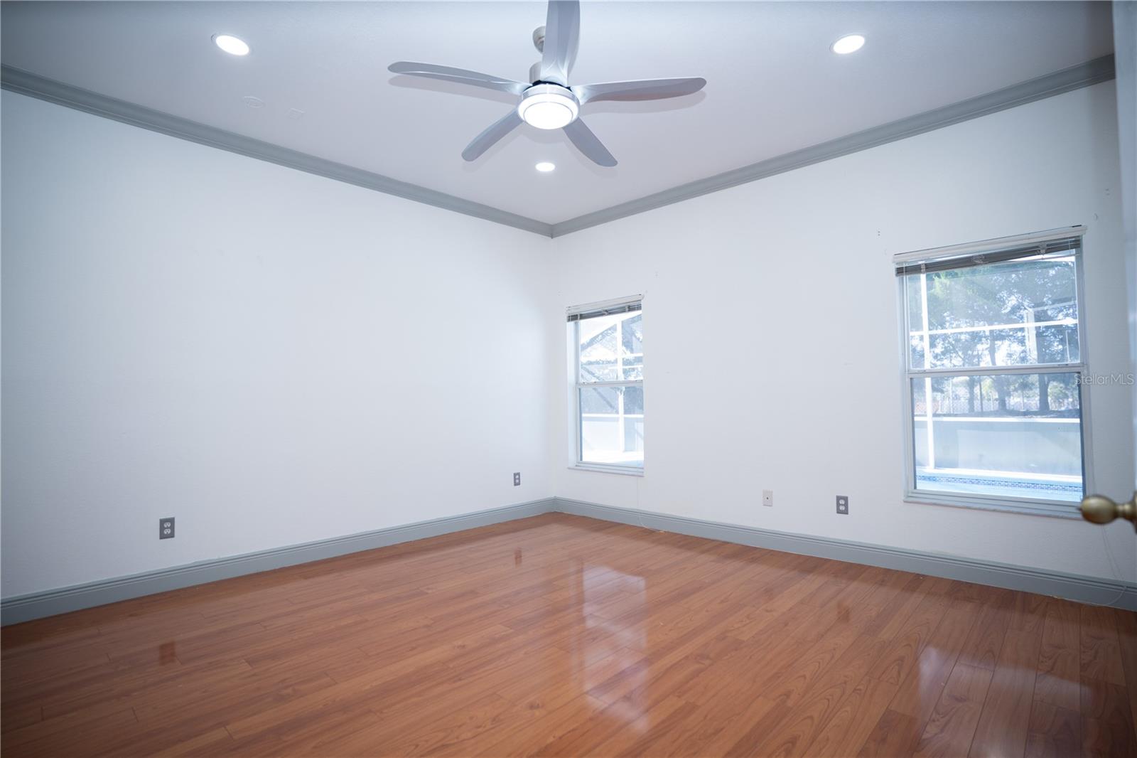 Image 28 of 30 For 546 Bloomingdale Drive