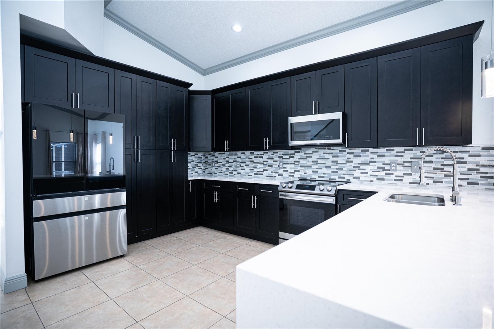 Image 5 of 30 For 546 Bloomingdale Drive