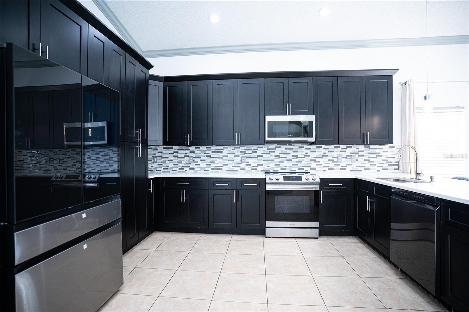 Image 6 of 30 For 546 Bloomingdale Drive