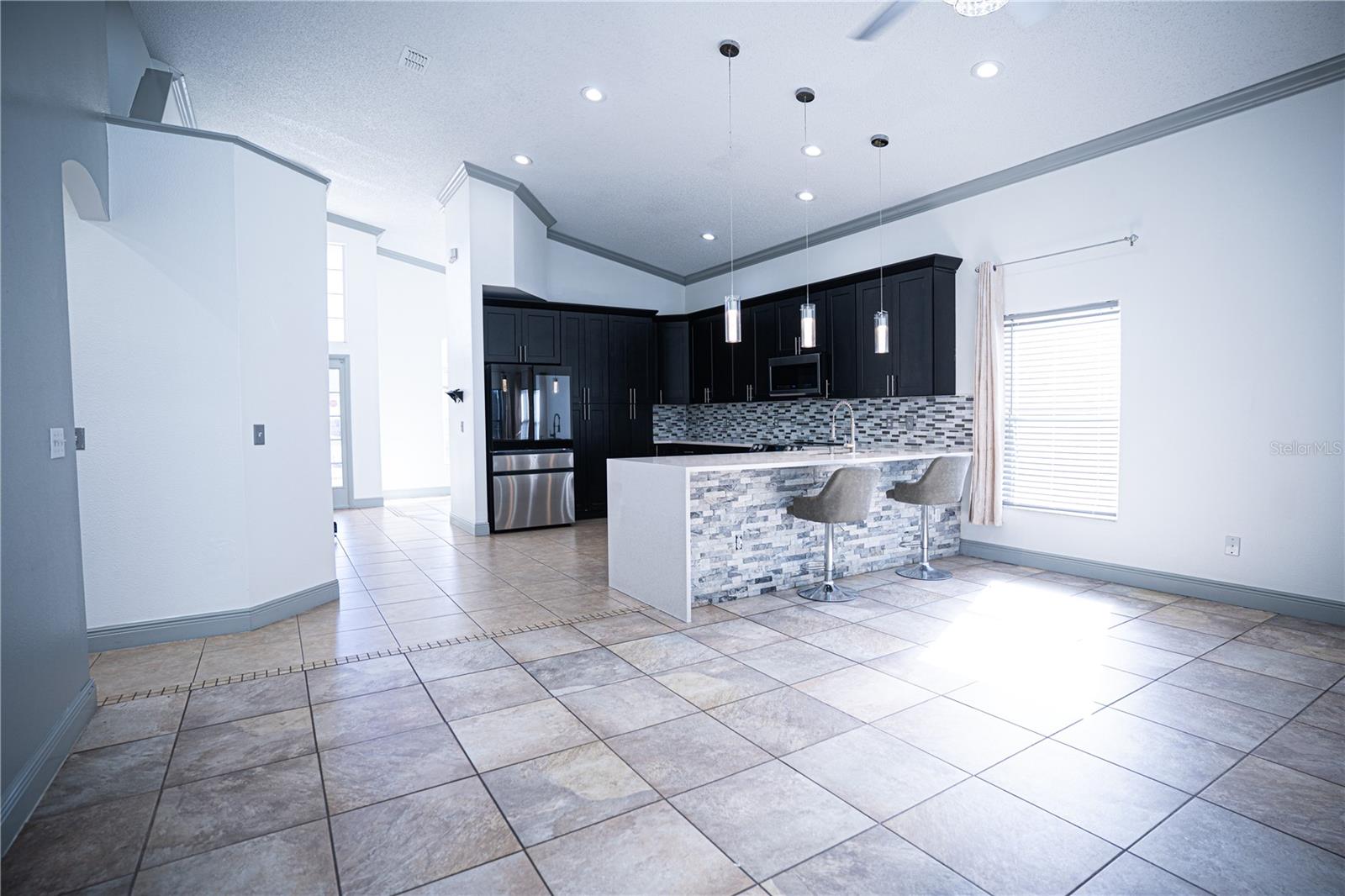 Image 7 of 30 For 546 Bloomingdale Drive