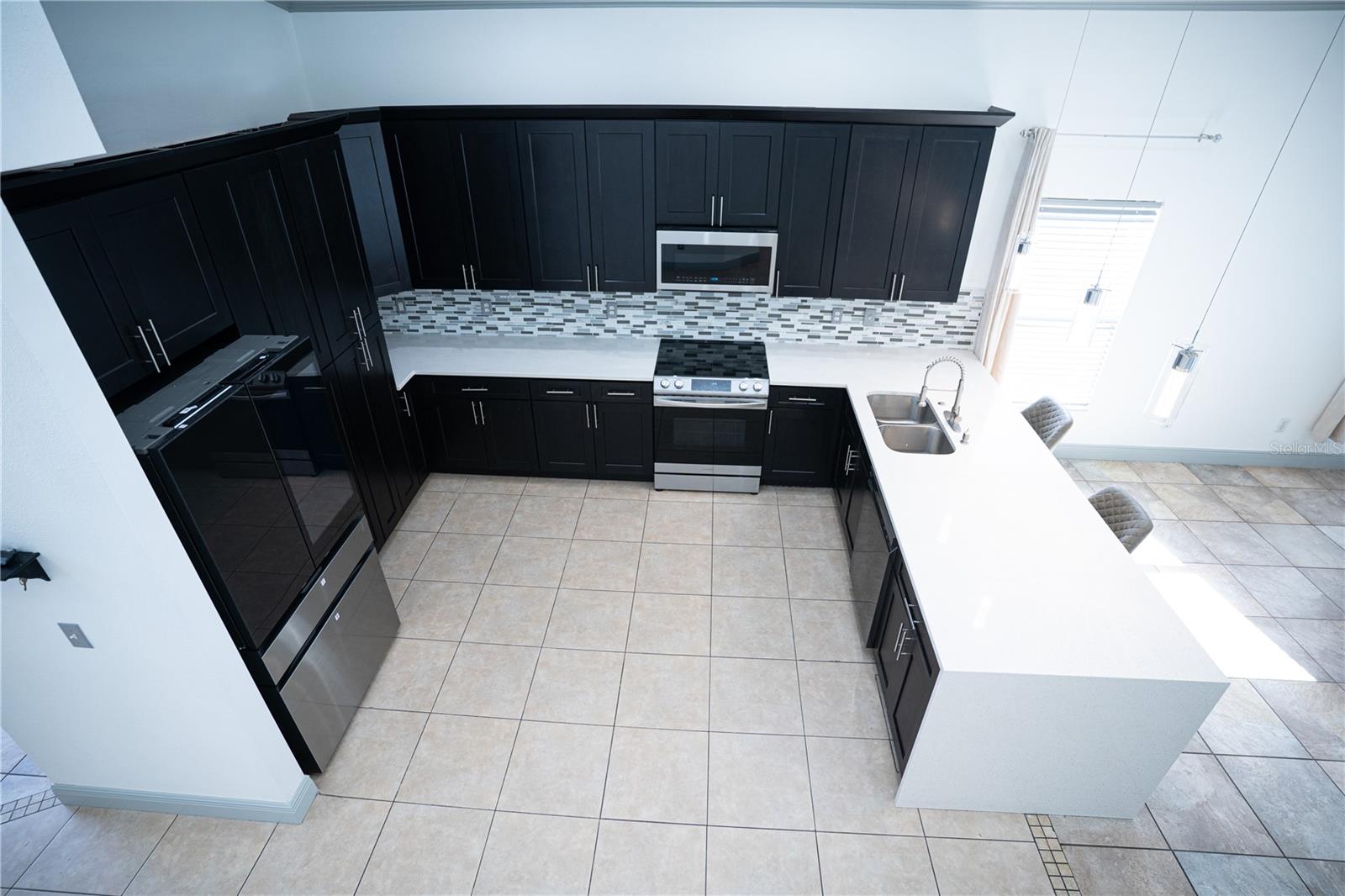 Image 8 of 30 For 546 Bloomingdale Drive