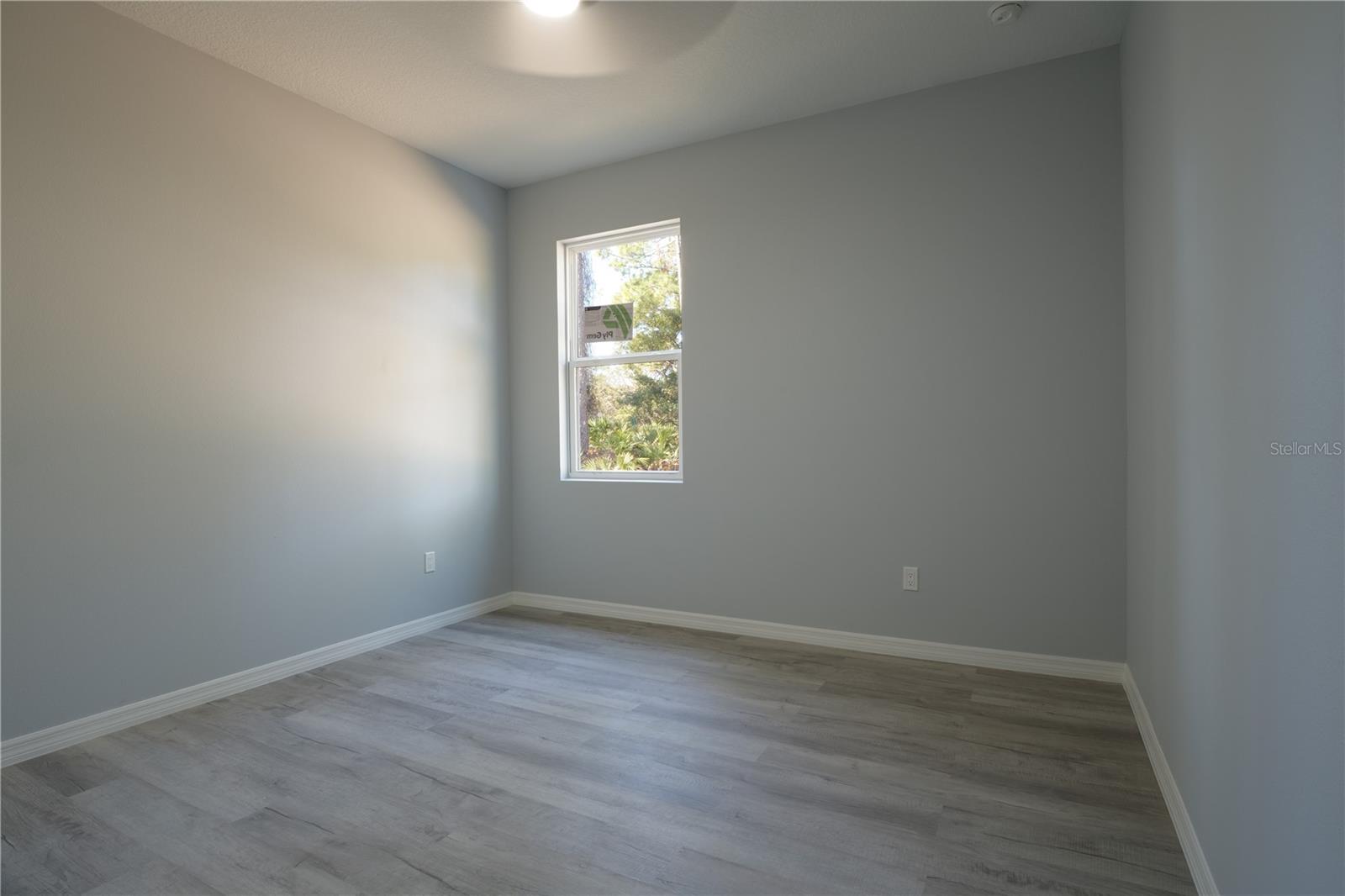 Image 14 of 29 For 1013 Aston-martin Drive