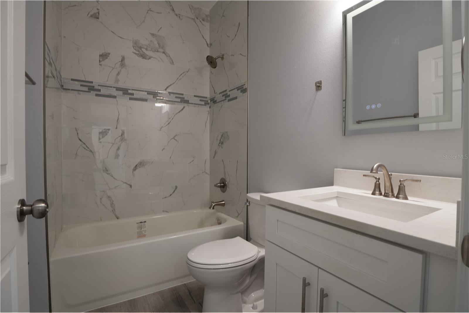 Image 16 of 29 For 1013 Aston-martin Drive