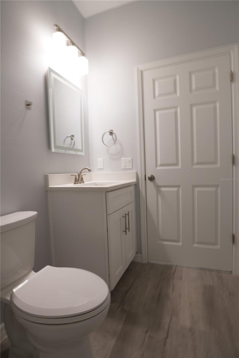 Image 18 of 29 For 1013 Aston-martin Drive