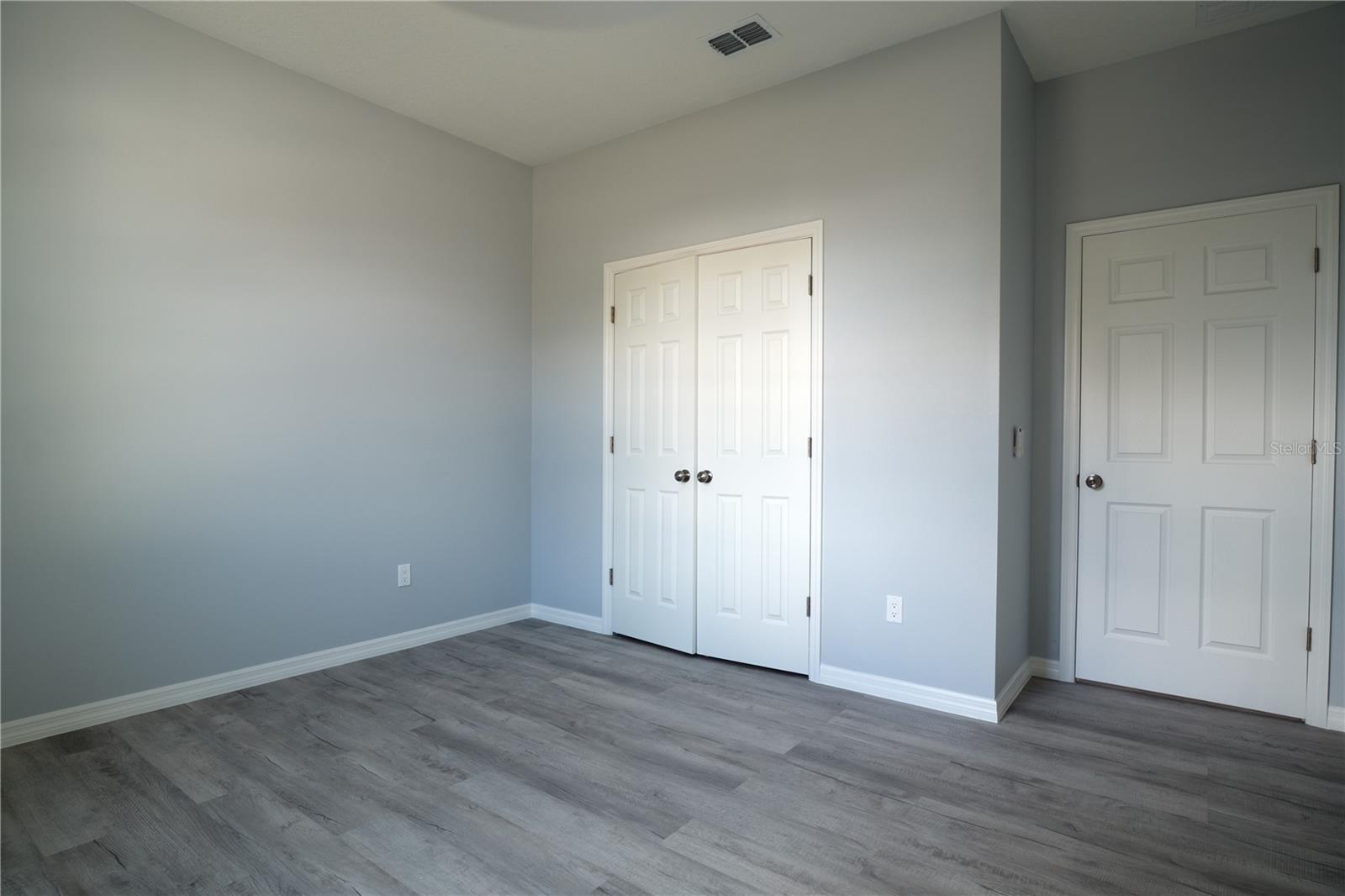 Image 20 of 29 For 1013 Aston-martin Drive