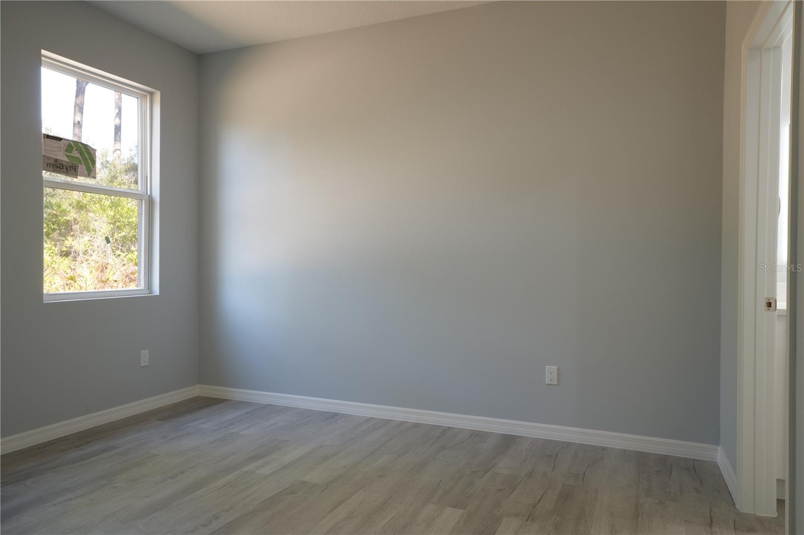 Image 22 of 29 For 1013 Aston-martin Drive