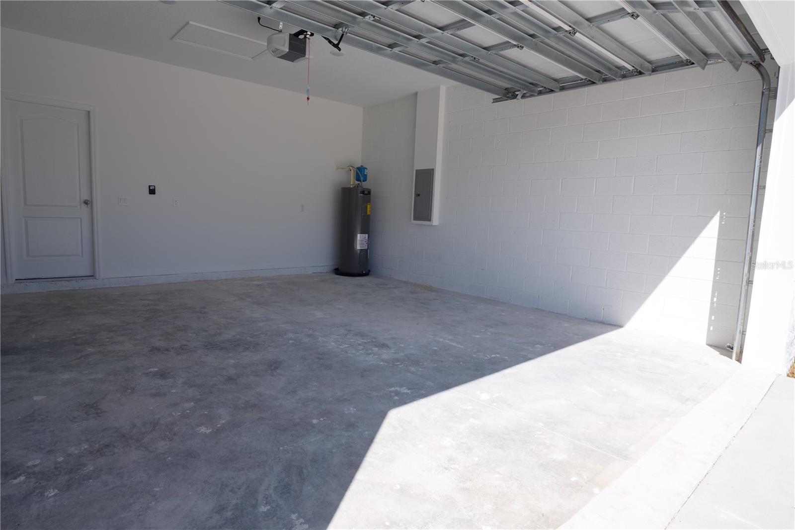 Image 28 of 29 For 1013 Aston-martin Drive