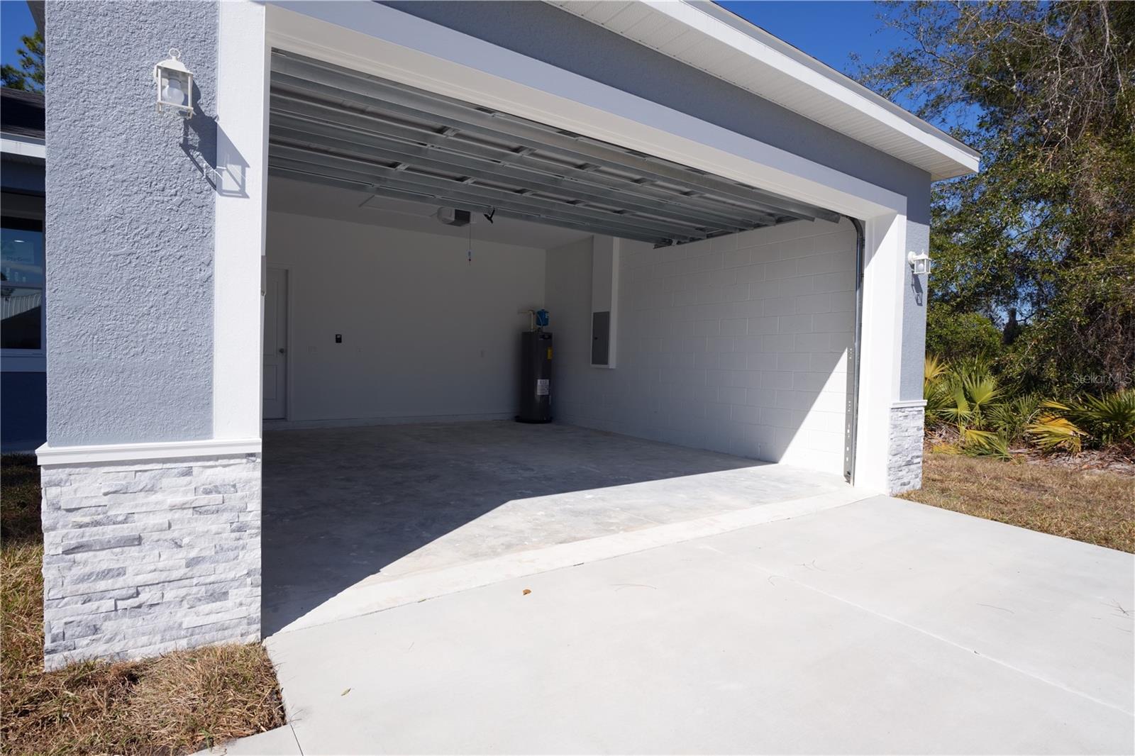 Image 29 of 29 For 1013 Aston-martin Drive