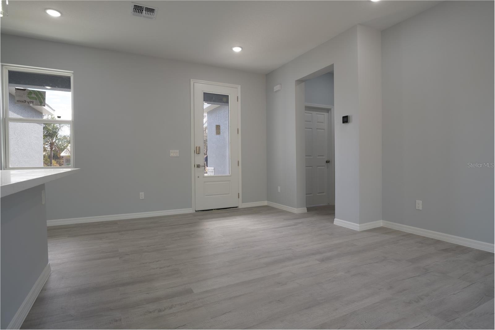 Image 8 of 29 For 1013 Aston-martin Drive