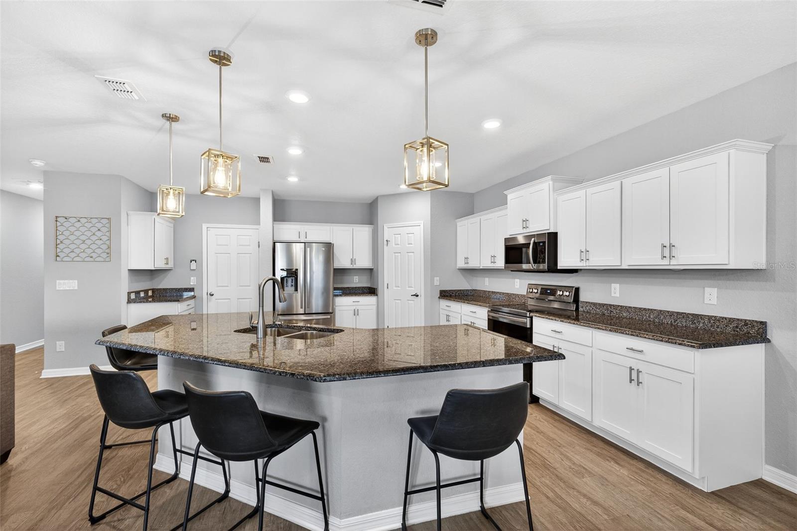 Image 13 of 44 For 82 Berlin Avenue