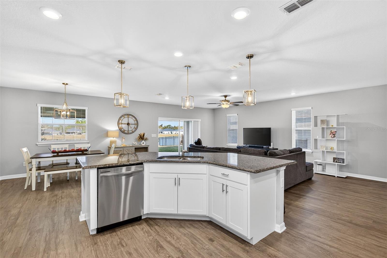 Image 14 of 44 For 82 Berlin Avenue