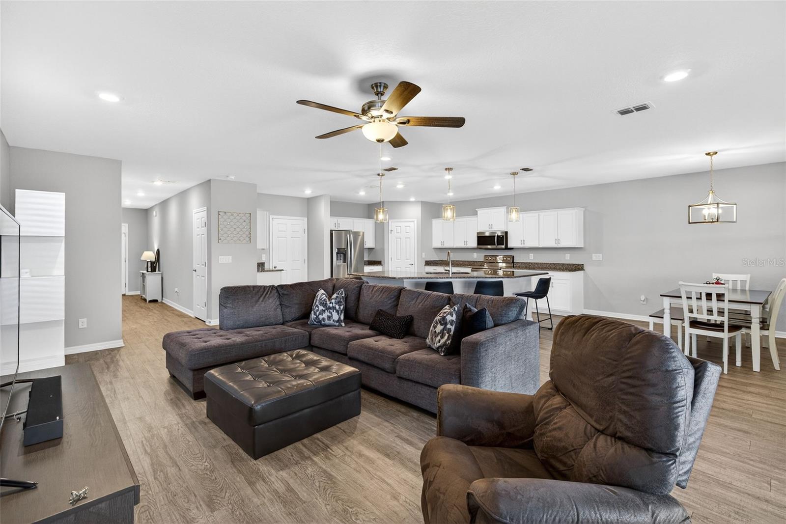 Image 8 of 44 For 82 Berlin Avenue