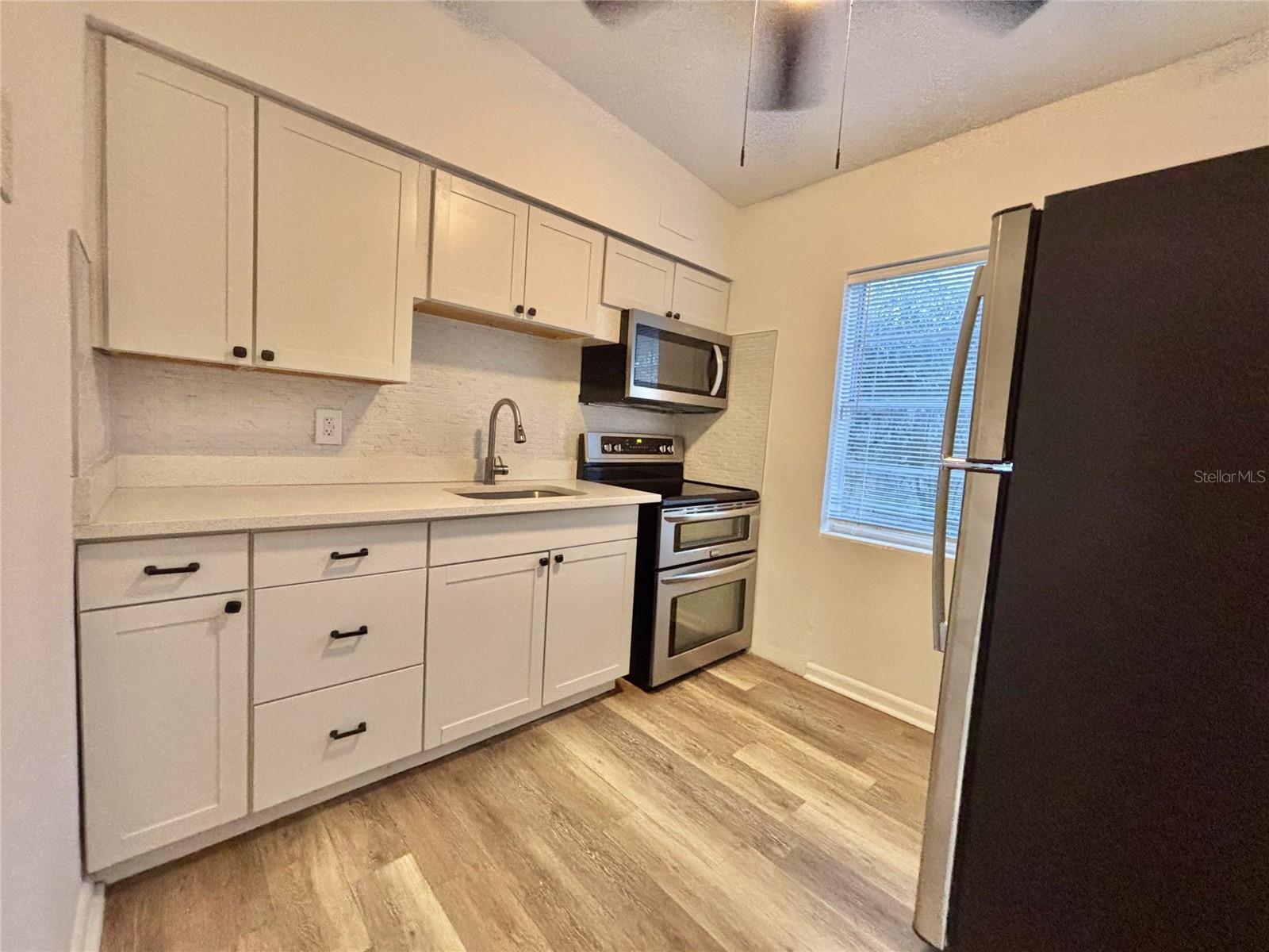 Image 6 of 14 For 819 Portage Street