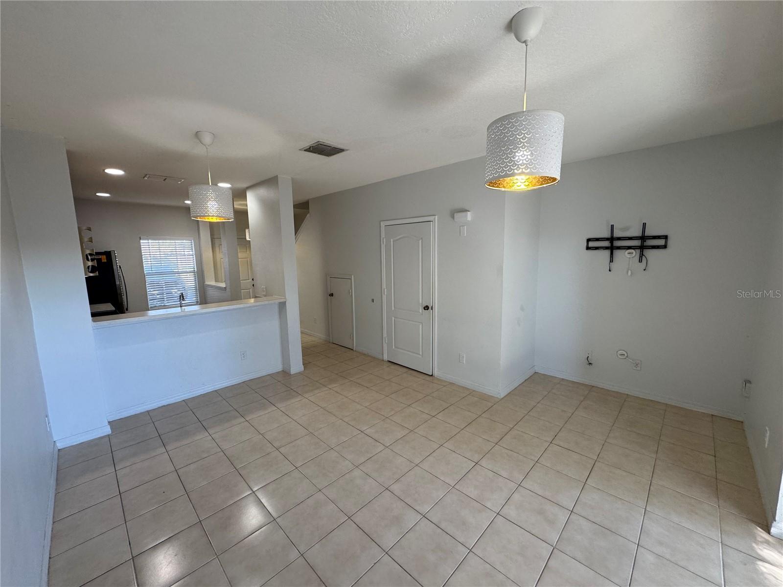 Image 2 of 5 For 10608 Savannah Wood Dr