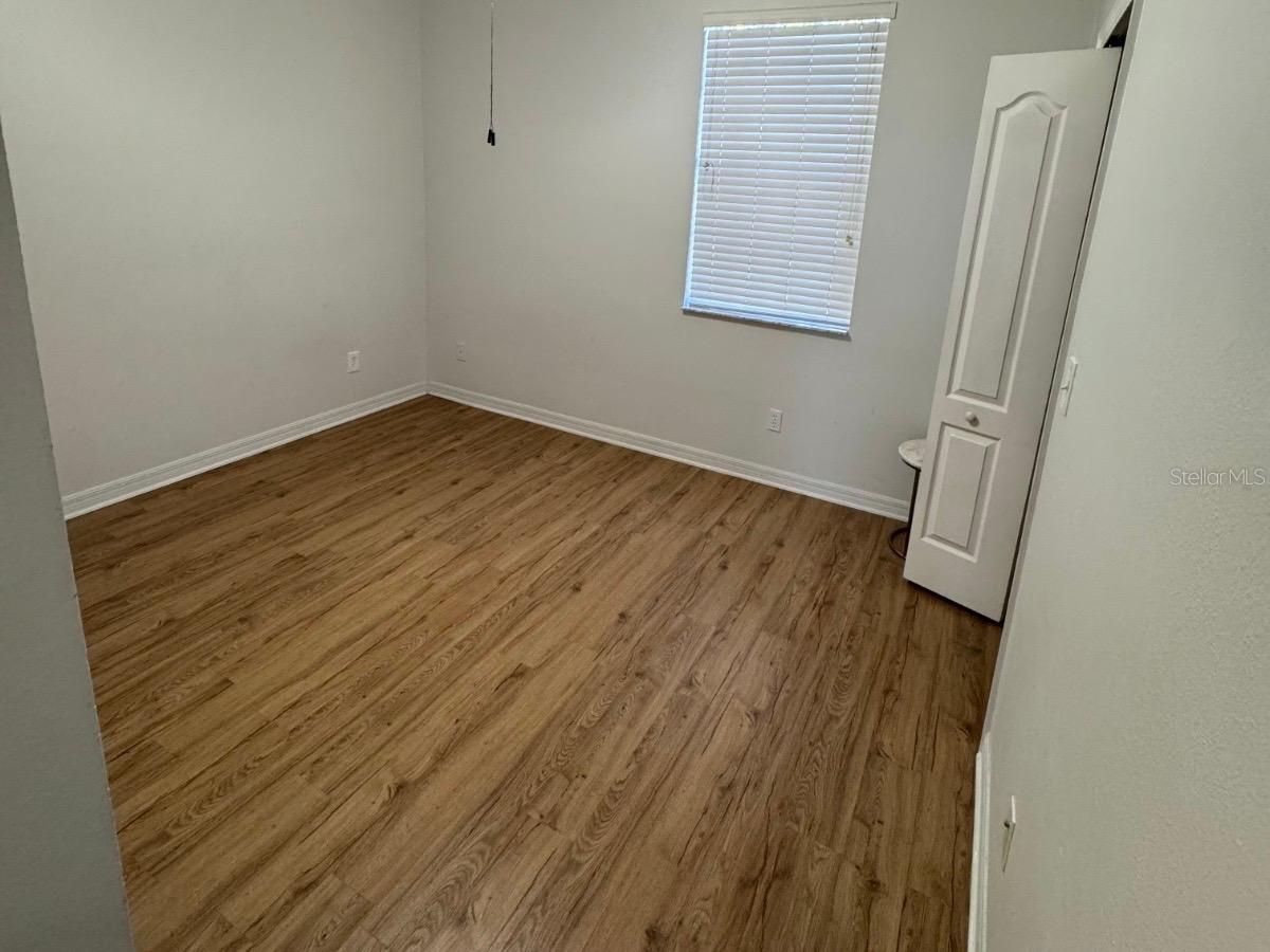 Image 4 of 5 For 10608 Savannah Wood Dr