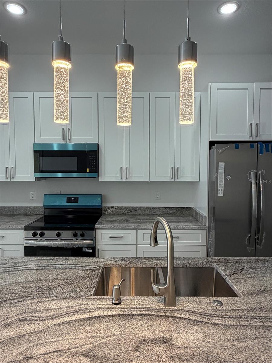 Image 18 of 38 For 358 Albatross Road