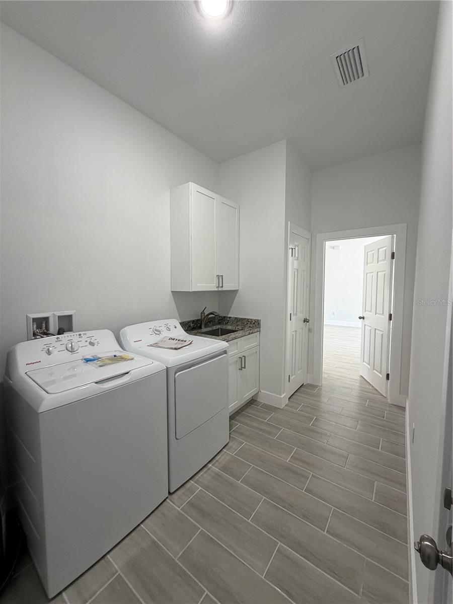 Image 23 of 38 For 358 Albatross Road