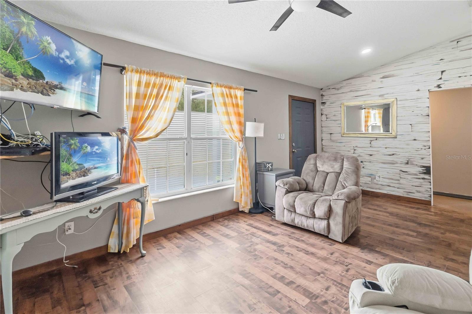 Image 5 of 29 For 26141 Grassey Sprain Avenue