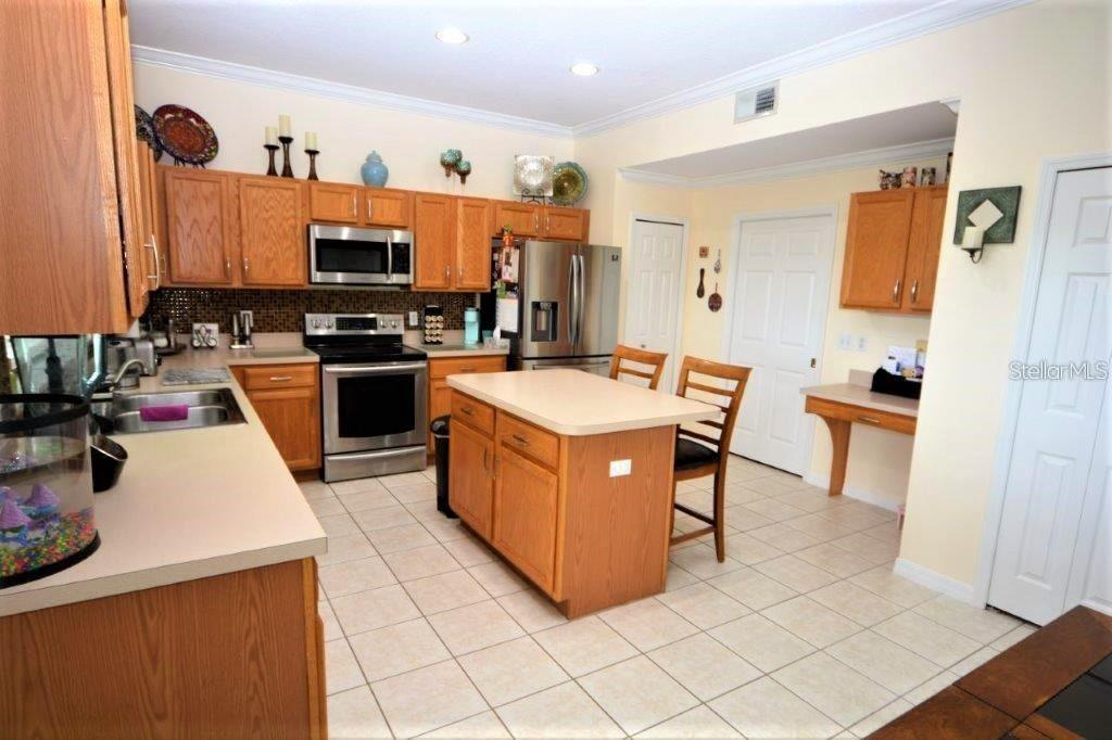 Image 7 of 40 For 13900 Fox Glove Street