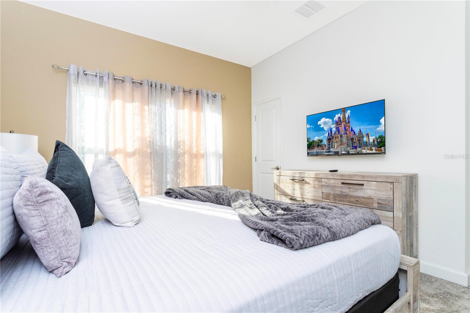 Image 32 of 53 For 2956 Protagonist Street