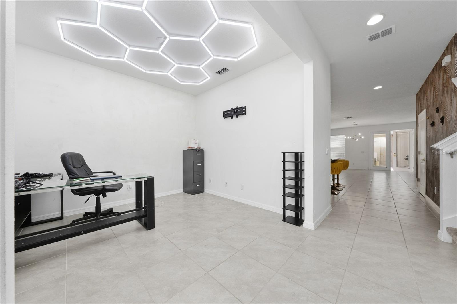 Image 4 of 16 For 15659 Jungle Alley