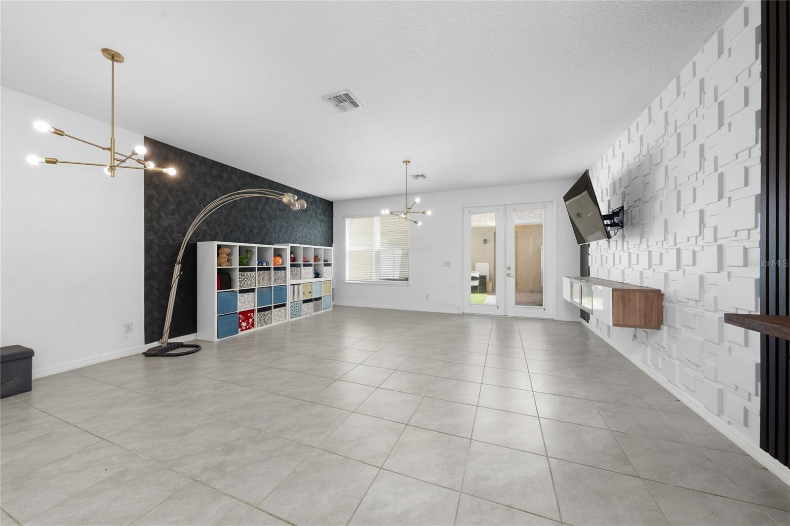 Image 8 of 16 For 15659 Jungle Alley