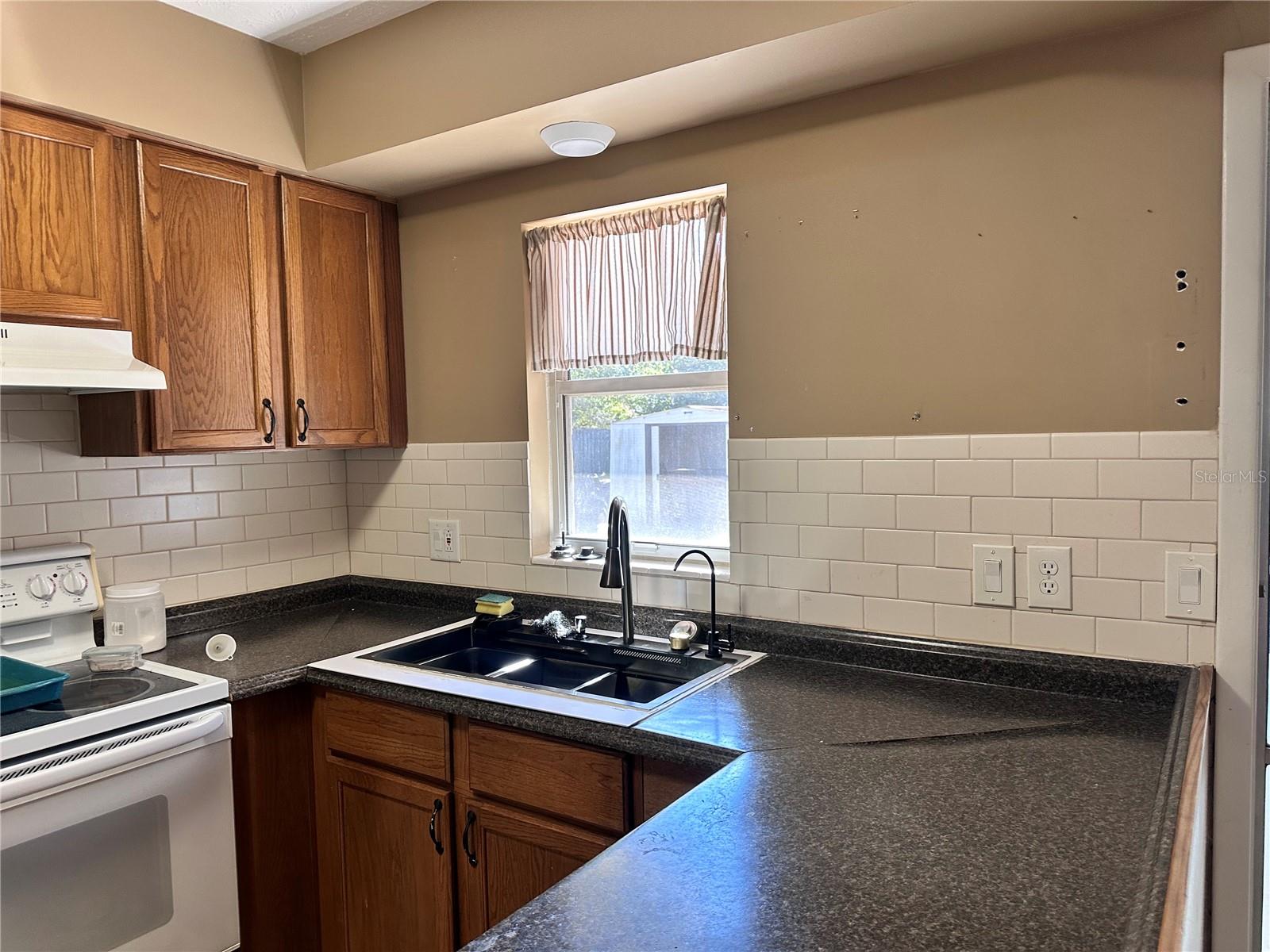 Image 12 of 19 For 7964 Volvo Street