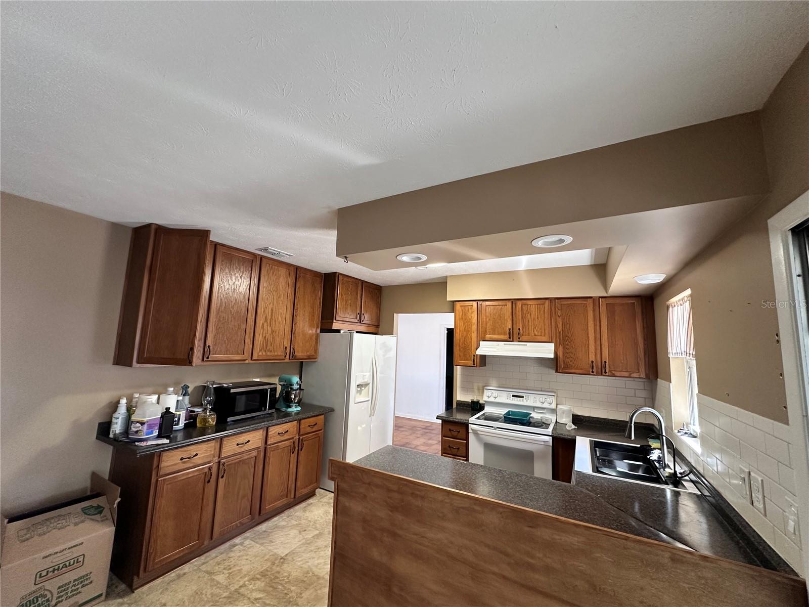 Image 13 of 19 For 7964 Volvo Street