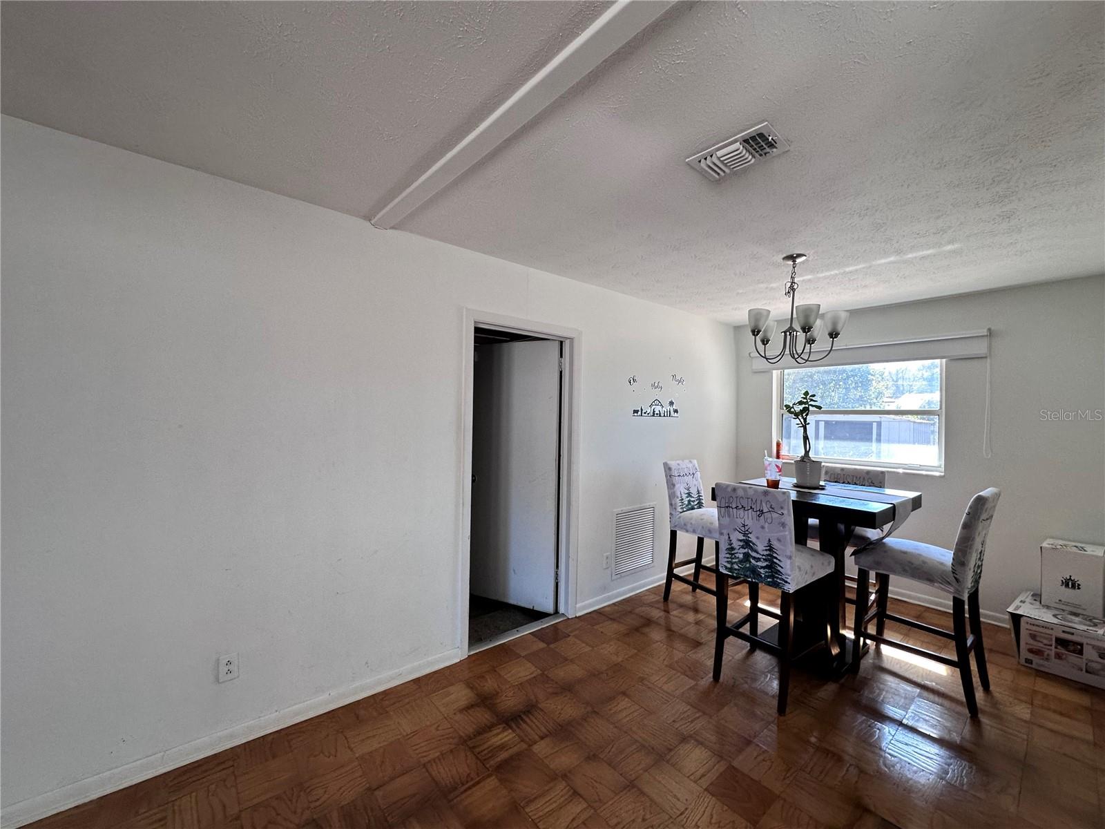 Image 14 of 19 For 7964 Volvo Street