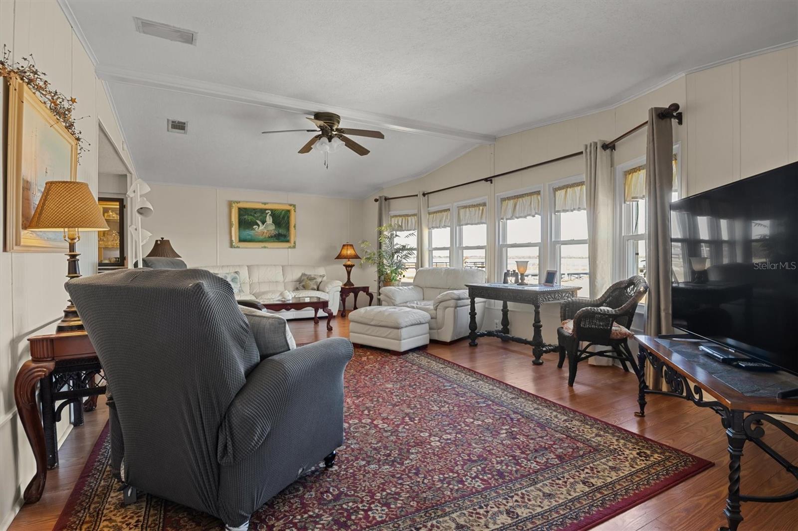 Image 13 of 42 For 6825 Lake Henry Drive Ne