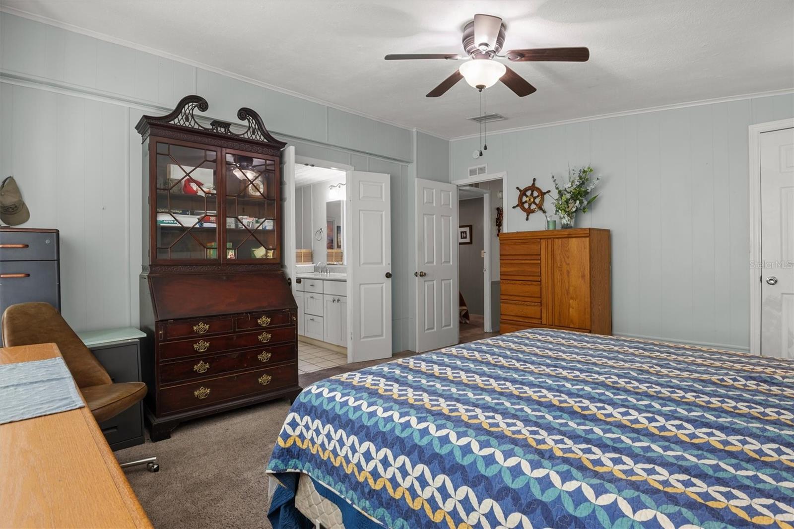 Image 20 of 42 For 6825 Lake Henry Drive Ne