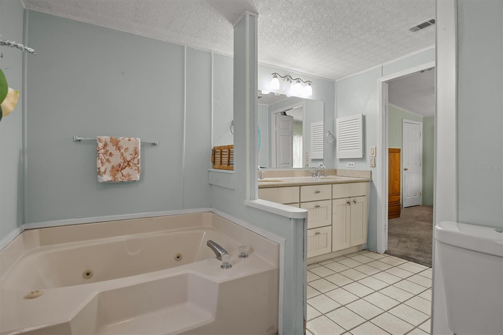 Image 22 of 42 For 6825 Lake Henry Drive Ne