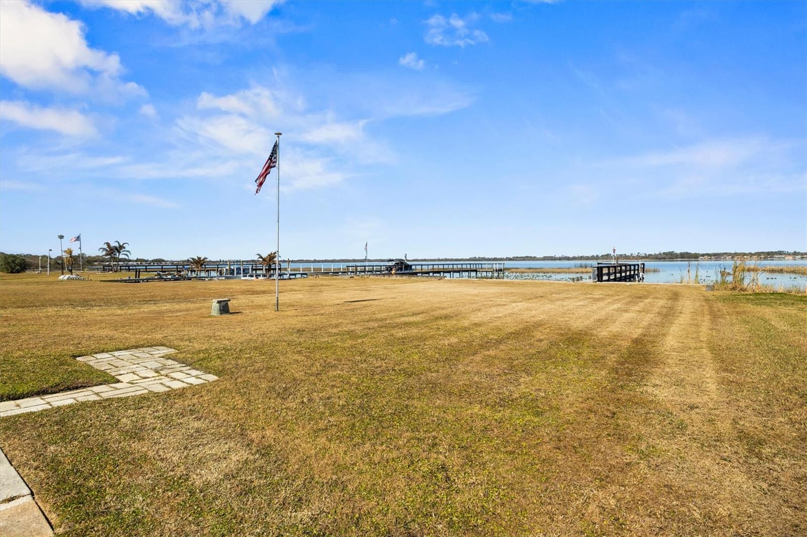 Image 28 of 42 For 6825 Lake Henry Drive Ne