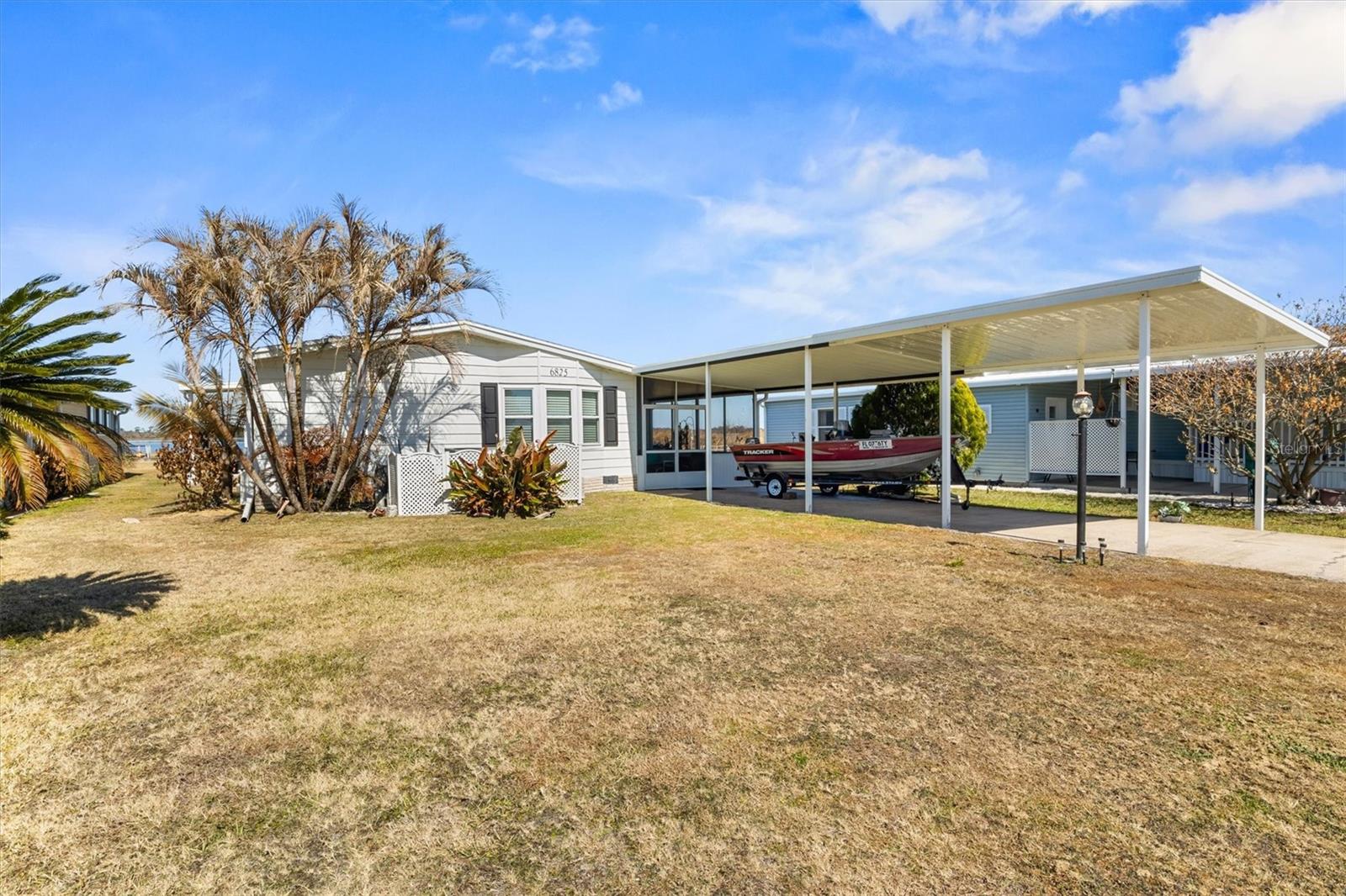 Image 33 of 42 For 6825 Lake Henry Drive Ne