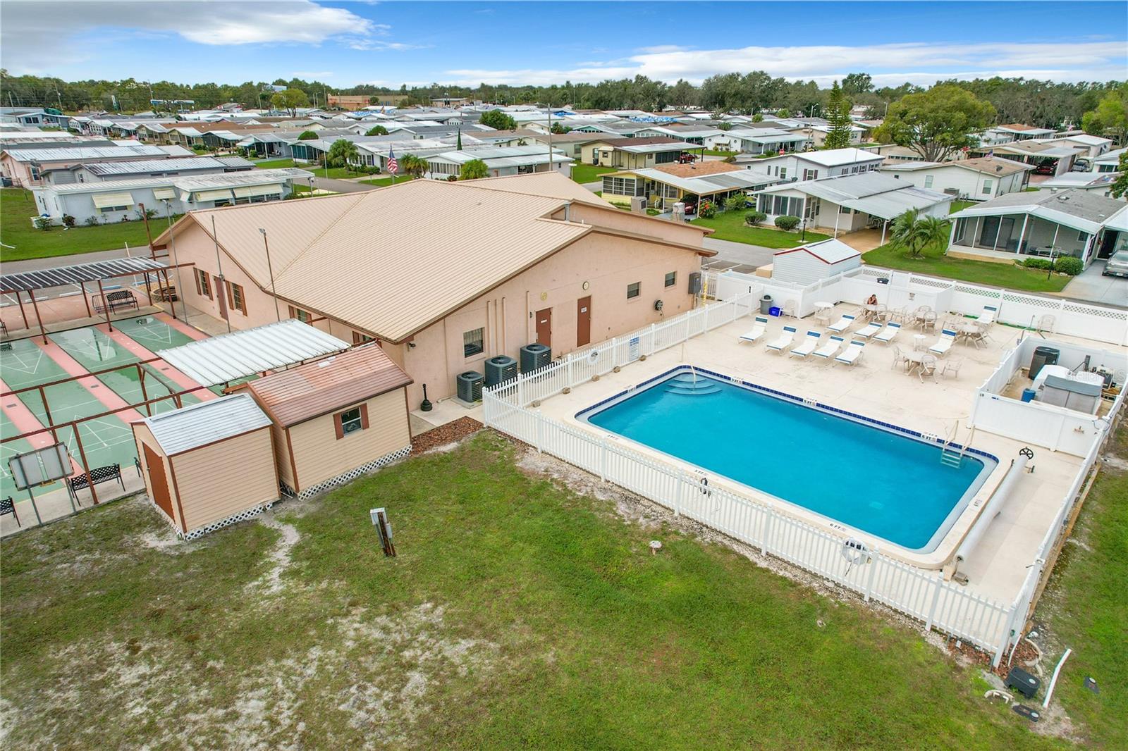 Image 37 of 42 For 6825 Lake Henry Drive Ne