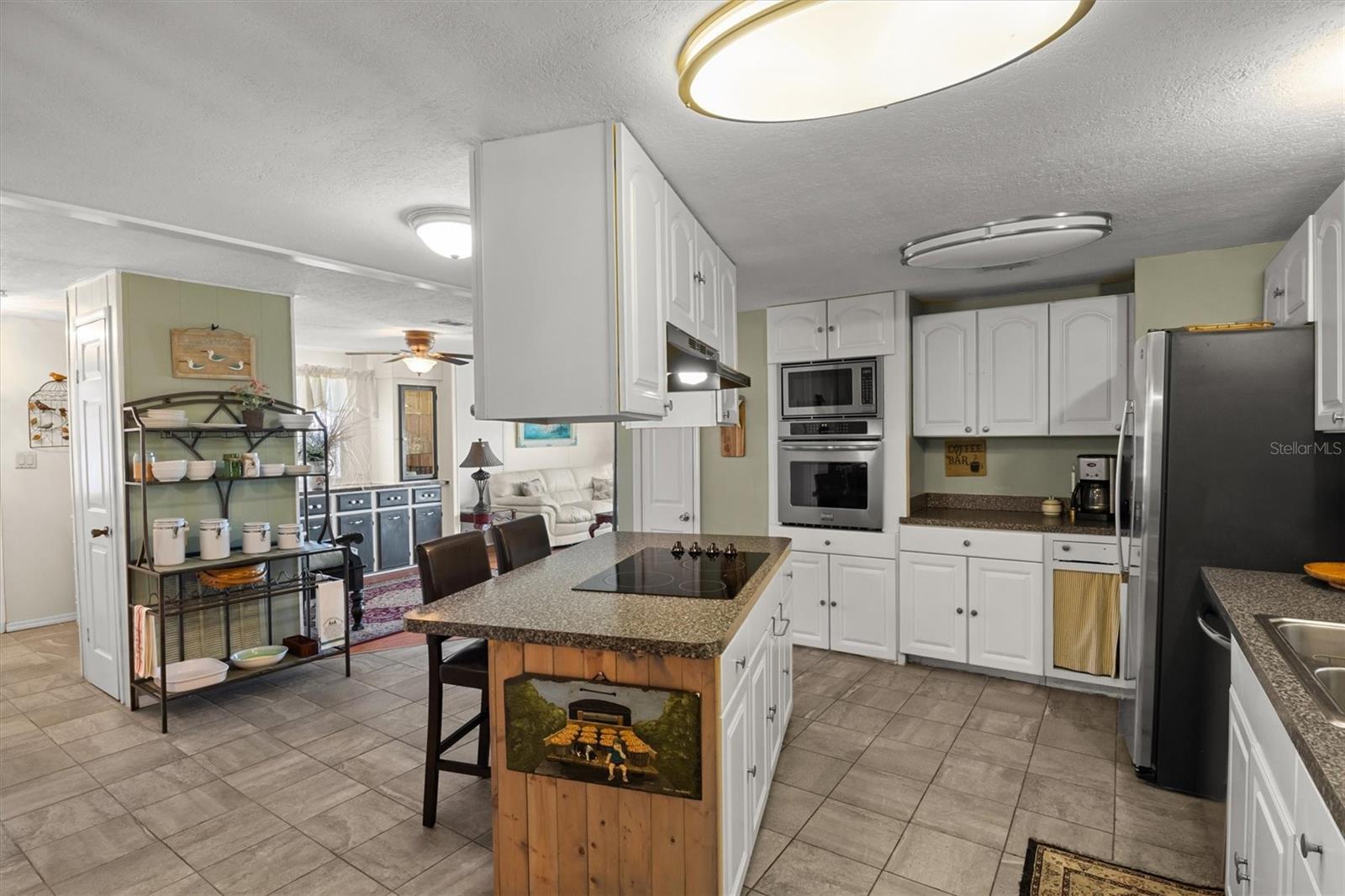 Image 5 of 42 For 6825 Lake Henry Drive Ne