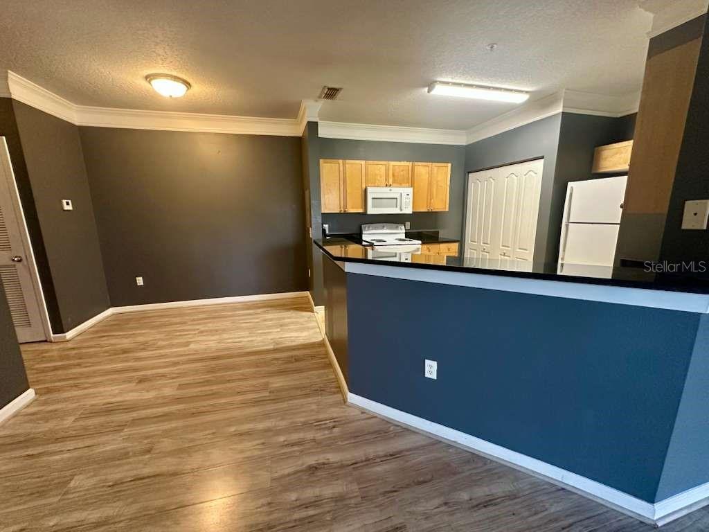 Image 4 of 35 For 8836 Villa View Circle 208