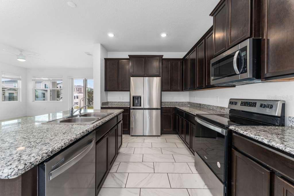 Image 19 of 25 For 520 Overpool Avenue